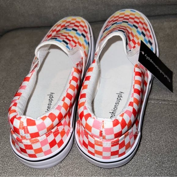 NWT Rainbow checkerboard slip on tennis shoe - Picture 6 of 7